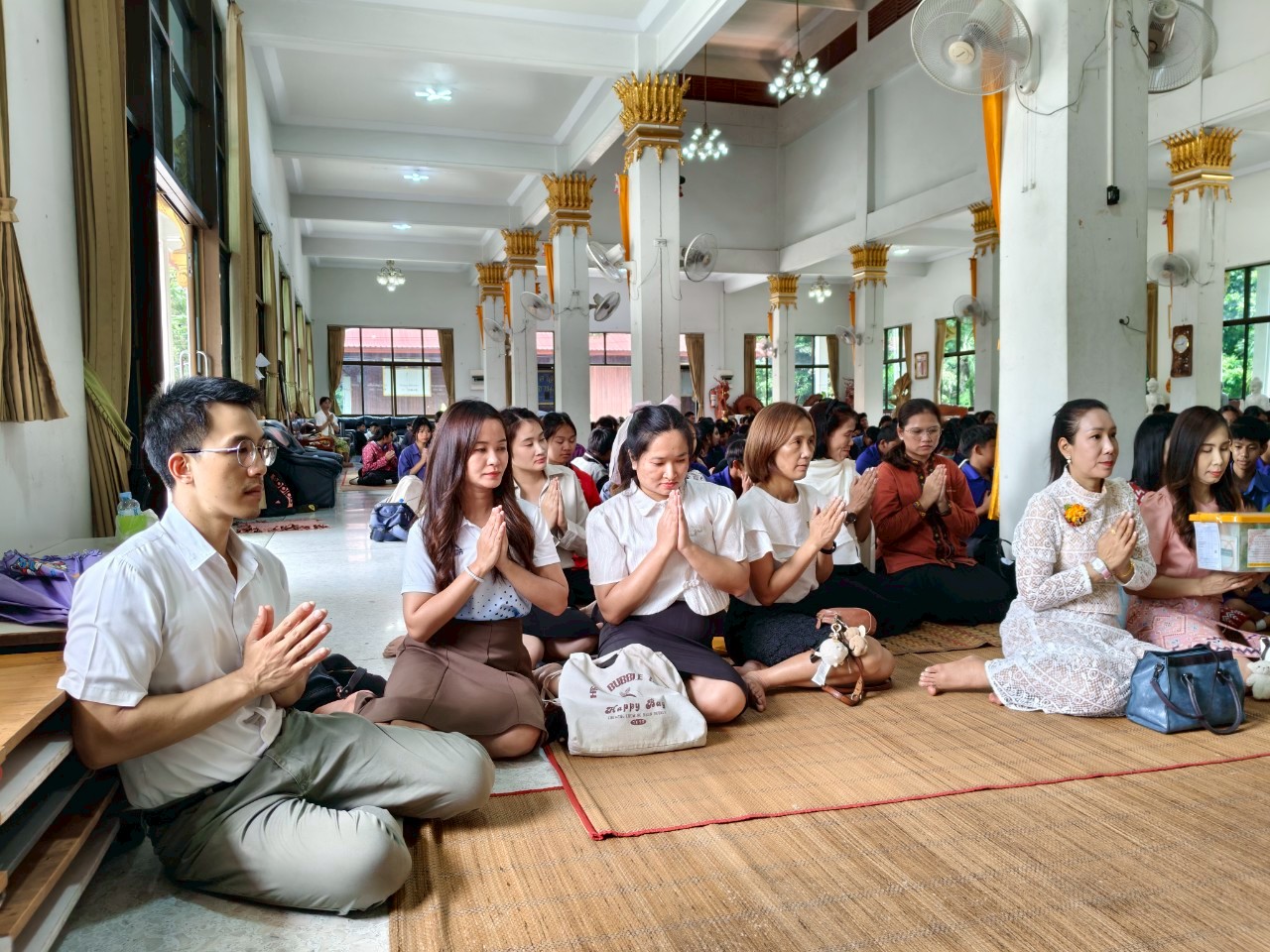 LINE_ALBUM_เข้าพรรษา-ถวายเทียน 68_250709_4.jpg